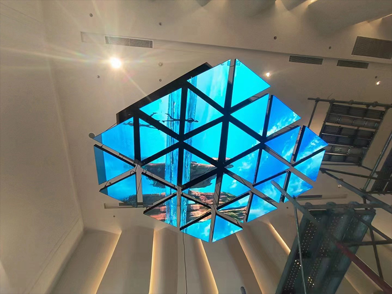 How Luxury Retail Brands Use Mechanical Rotating LED Screens to Boost Foot Traffic