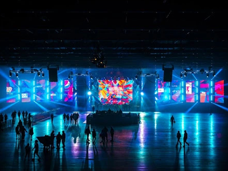 How LED Aquarium Screens at Aquarium Entrances Attract More Visitors