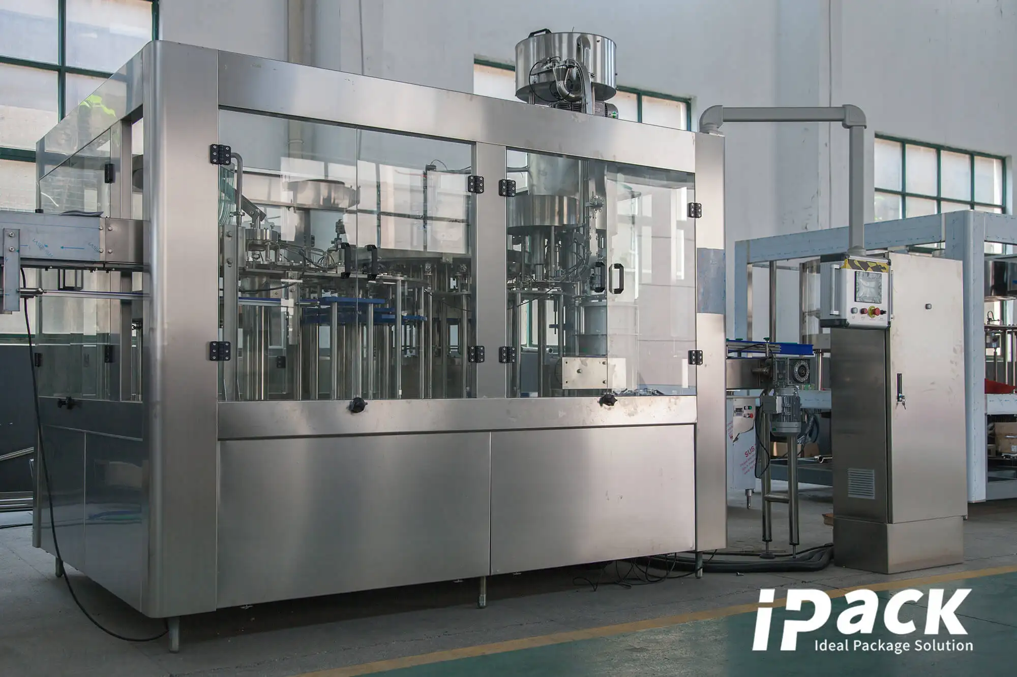 Scegliere la macchina giusta per il riempimento di bevande gassate per produzioni su piccola e grande scala