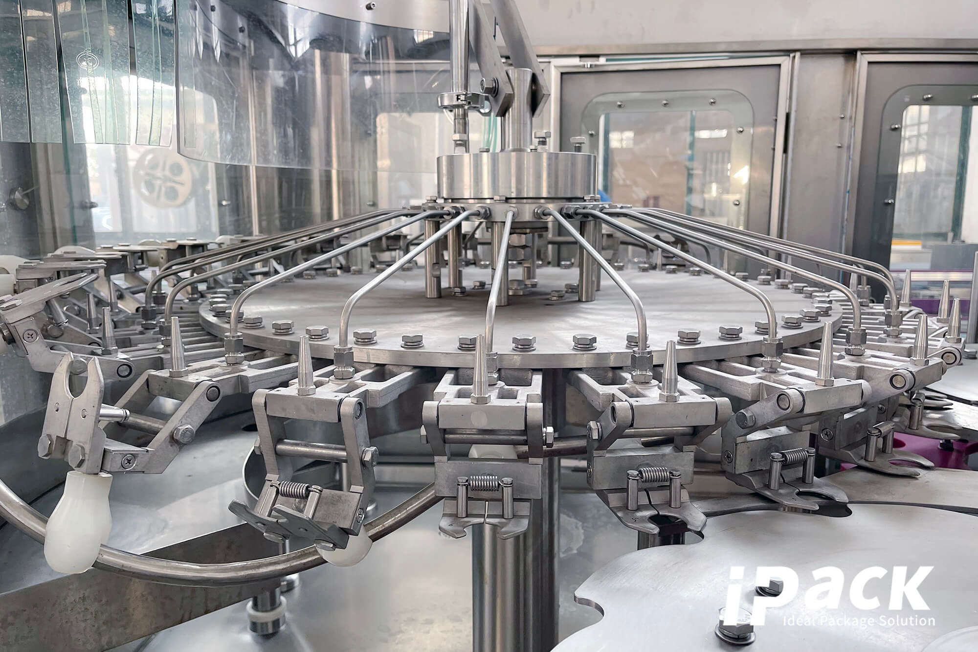 The Complete Workflow of a Beverage Filling Machine: From Rinsing to Capping