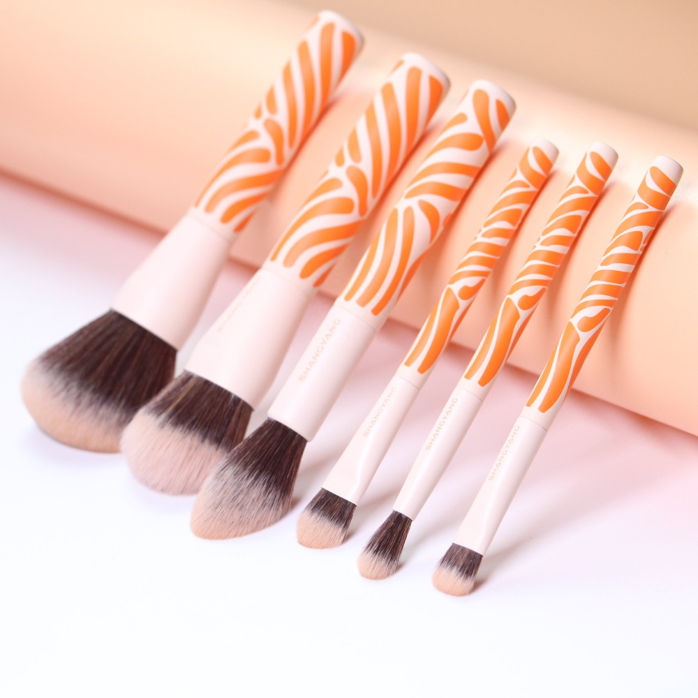 Sikat Mata Terbaik yang Anda Butuhkan untuk Makeup Mata Sempurna