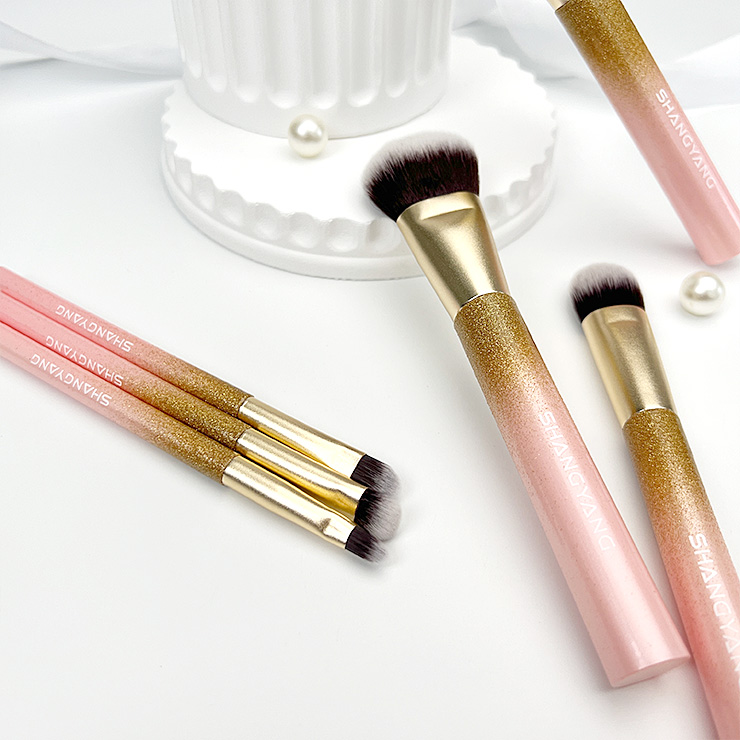 Pentingnya Memilih Sikat Makeup yang Tepat untuk Tampilan yang Sempurna