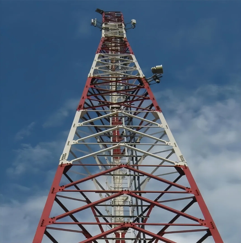 Welche strukturellen Vorteile machen das Gittermast-Design ideal für hochbelastete, hochragende Anwendungen?