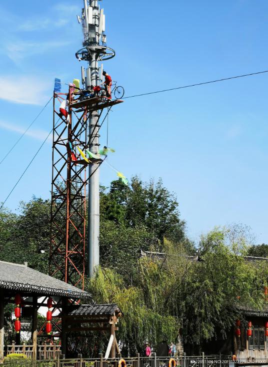 Por que o tamanho de uma instalação produtiva afeta diretamente os prazos de entrega e os custos das torres de antena?