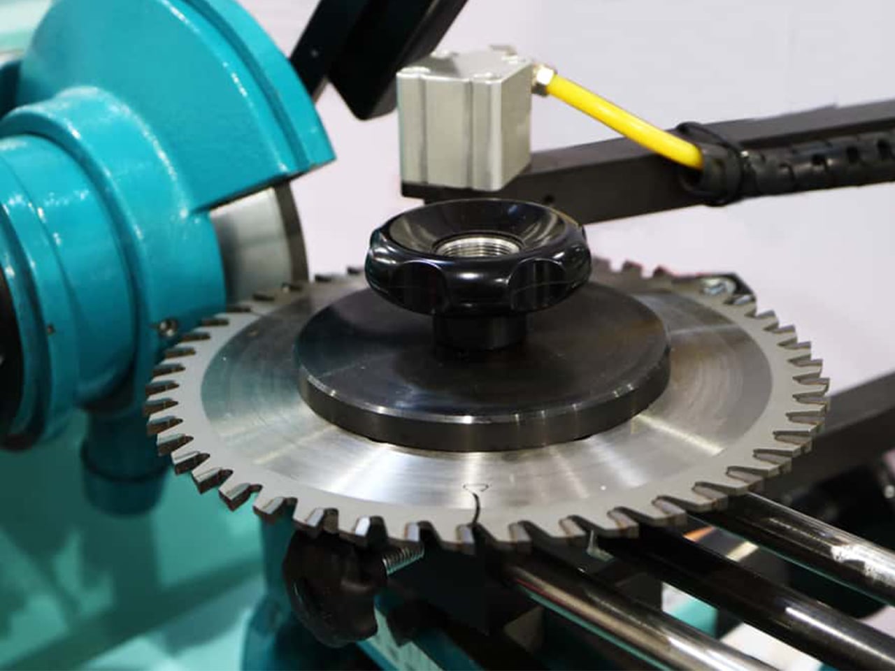 Mastering Diamond Grinding Wheel Selection for Circular Saw Blade Sharpening: A Guide by Ruizuan