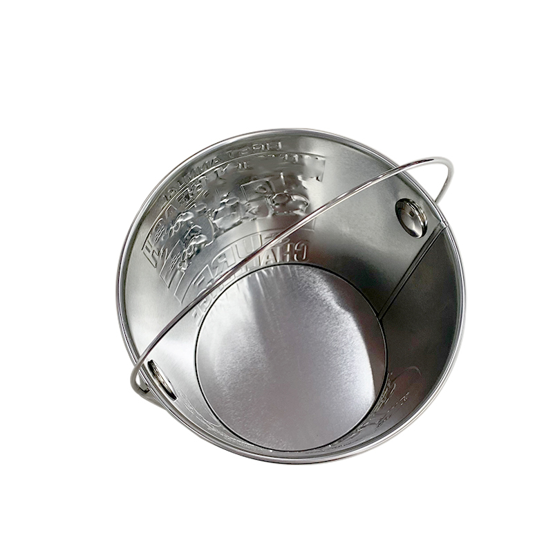 Tin bucket