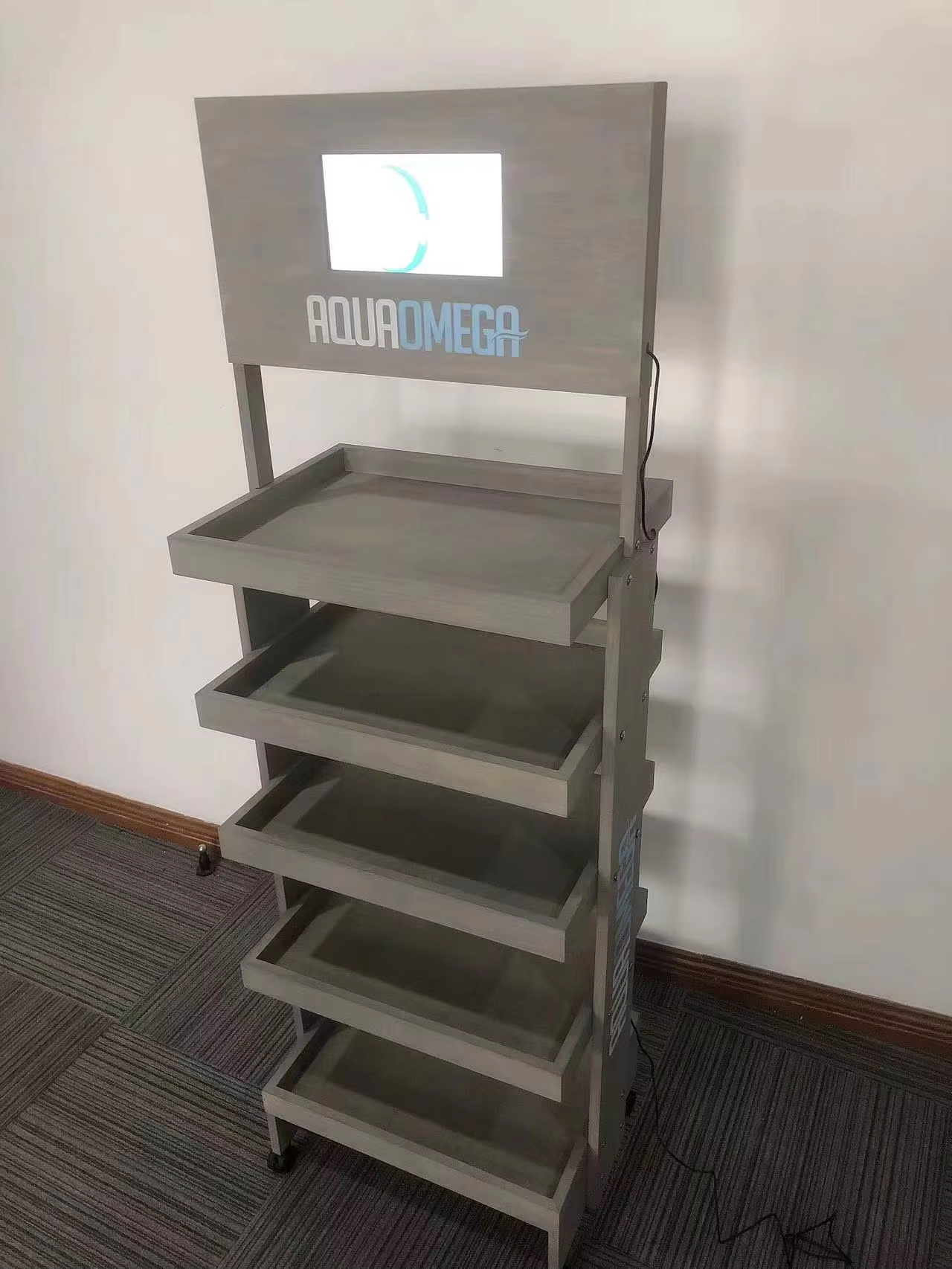 Pine Wood 5 Layers Cocktail Display Stand Display Rack with Wheels for Wine Store factory