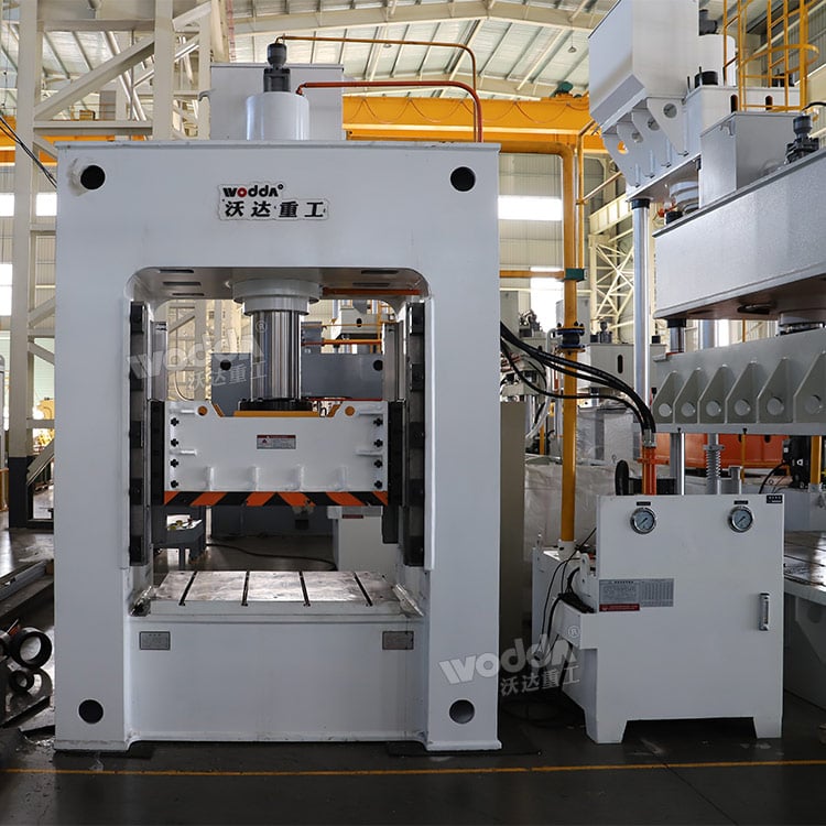 Maximize productivity in your workshop with our reliable hydraulic press