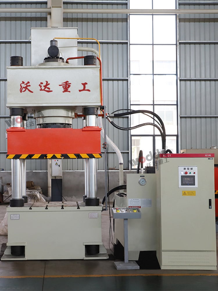 The hydraulic servo press.