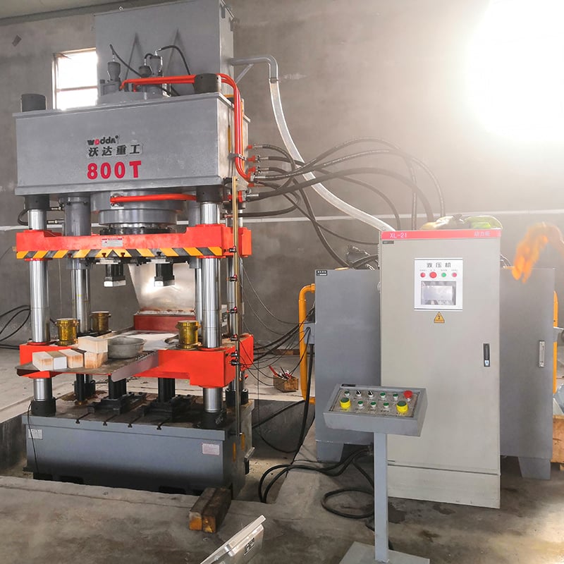 Creating salt bricks with precision and efficiency using hydraulic press systems