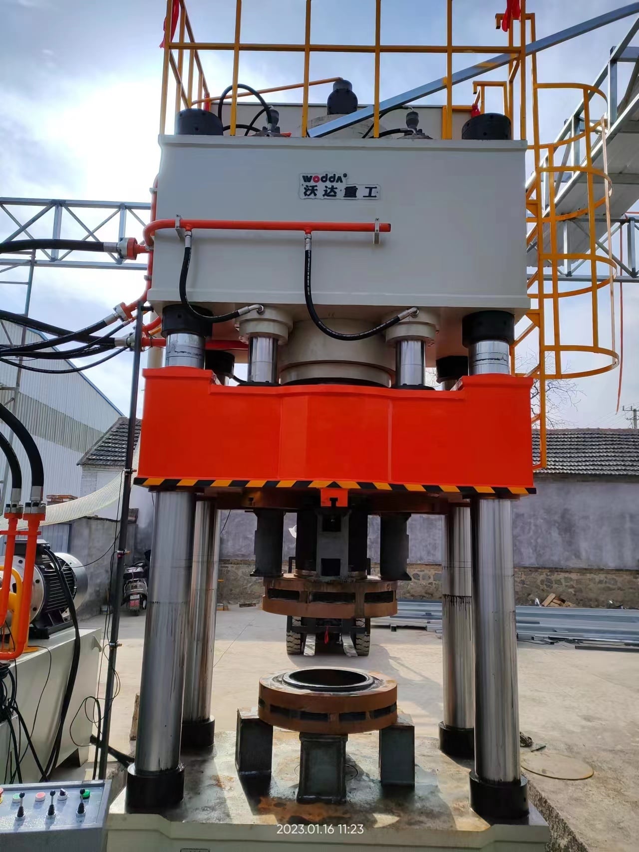 Průzkum univerzálnosti nákresů hydraulického tlačidla
