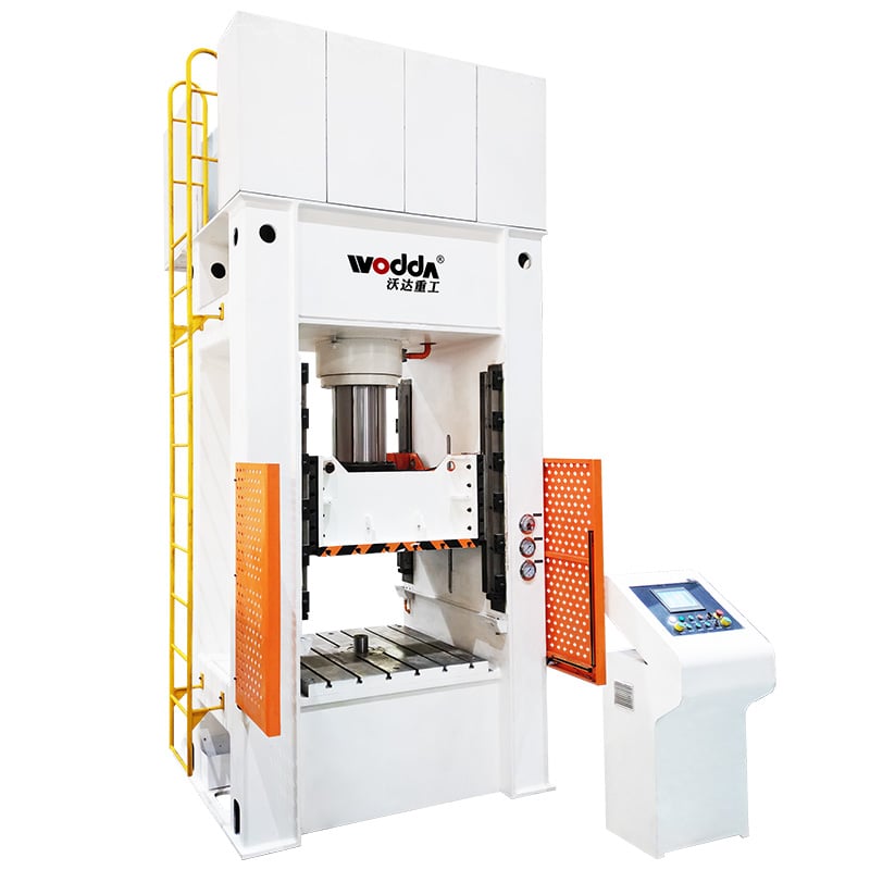 Operating and maintaining hydraulic presses in the workplace
