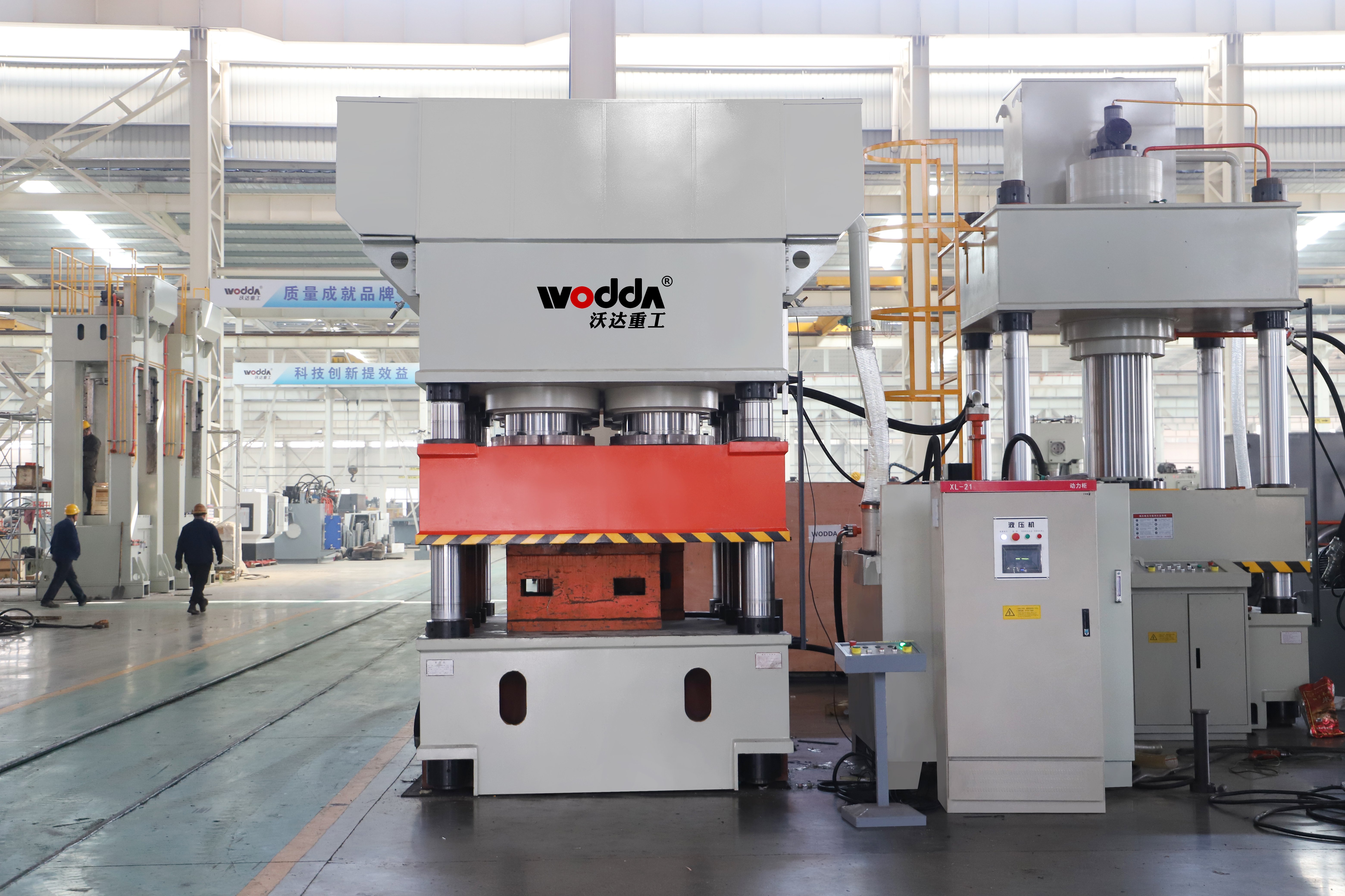 Consistent and reliable steel door pressing with hydraulic technology