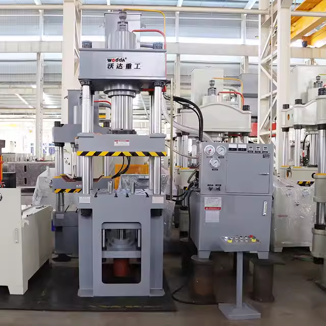 Maximierung der Produktionsausgabe mit hydraulischer Tiefziehmaschine
