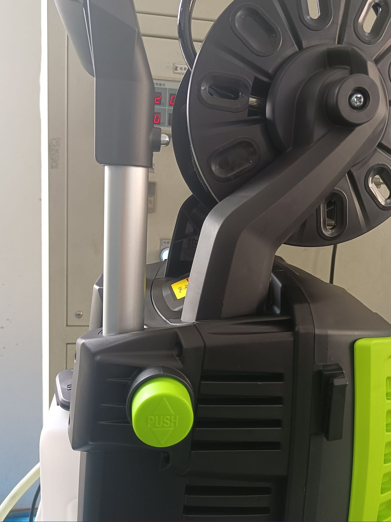 Purgator electricus pressuralis fidus et facile utens