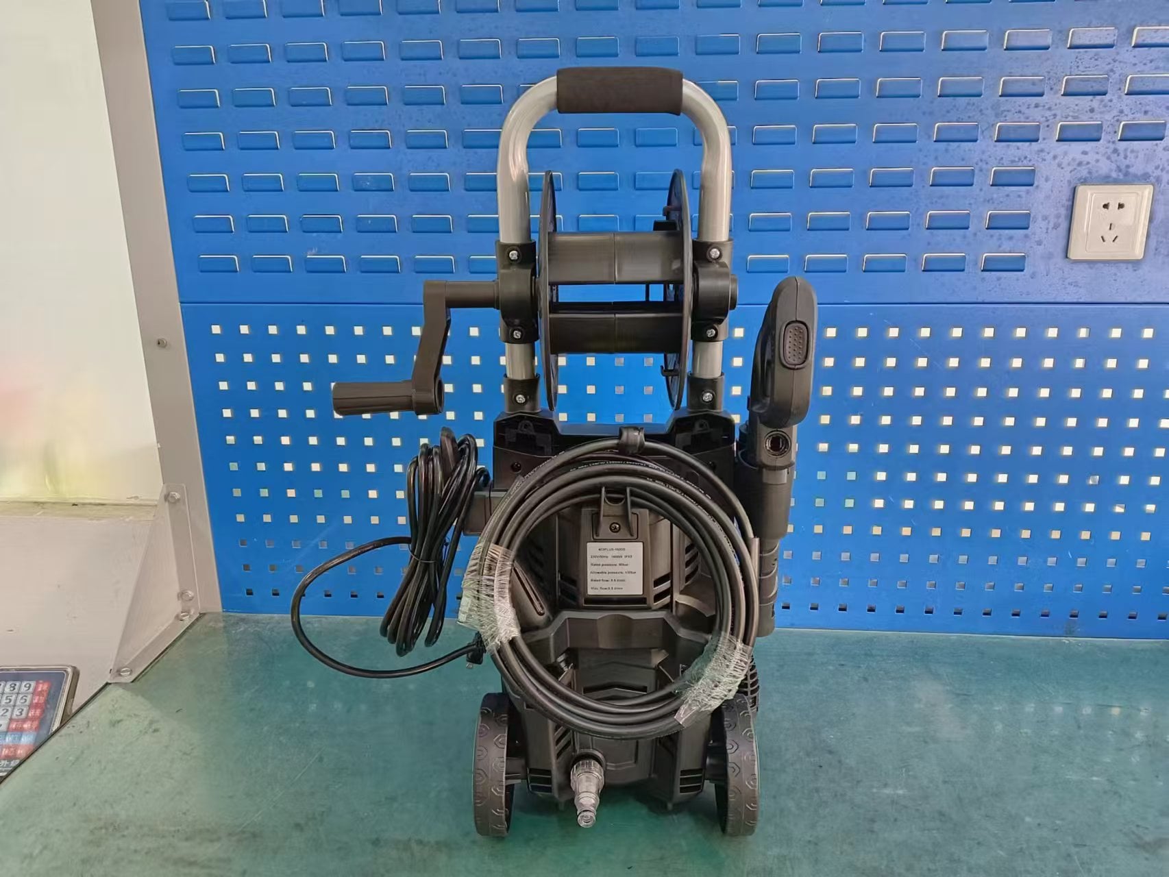 Lightweight and portable for easy maneuverability