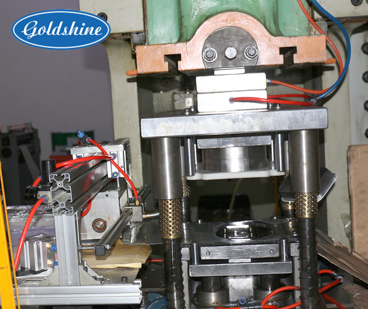 Maschine zur Herstellung von Einweg-Aluminiumfolien-Lebensmittelbehältern