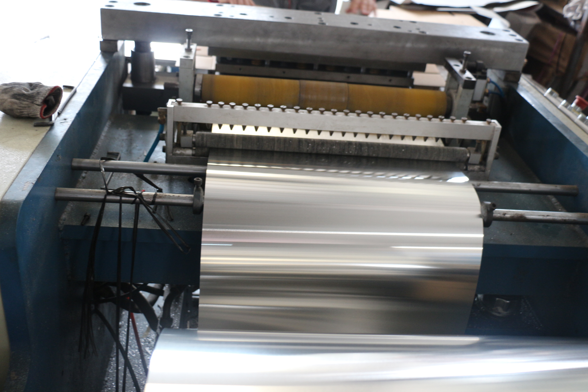 Halbautomatische Aluminiumfolien-Sägeblatt-Maschinerie