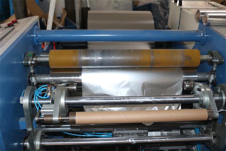 Yarim-avtomat Aluminium Qog'oz Ajratish va Qayta Burish Mashini