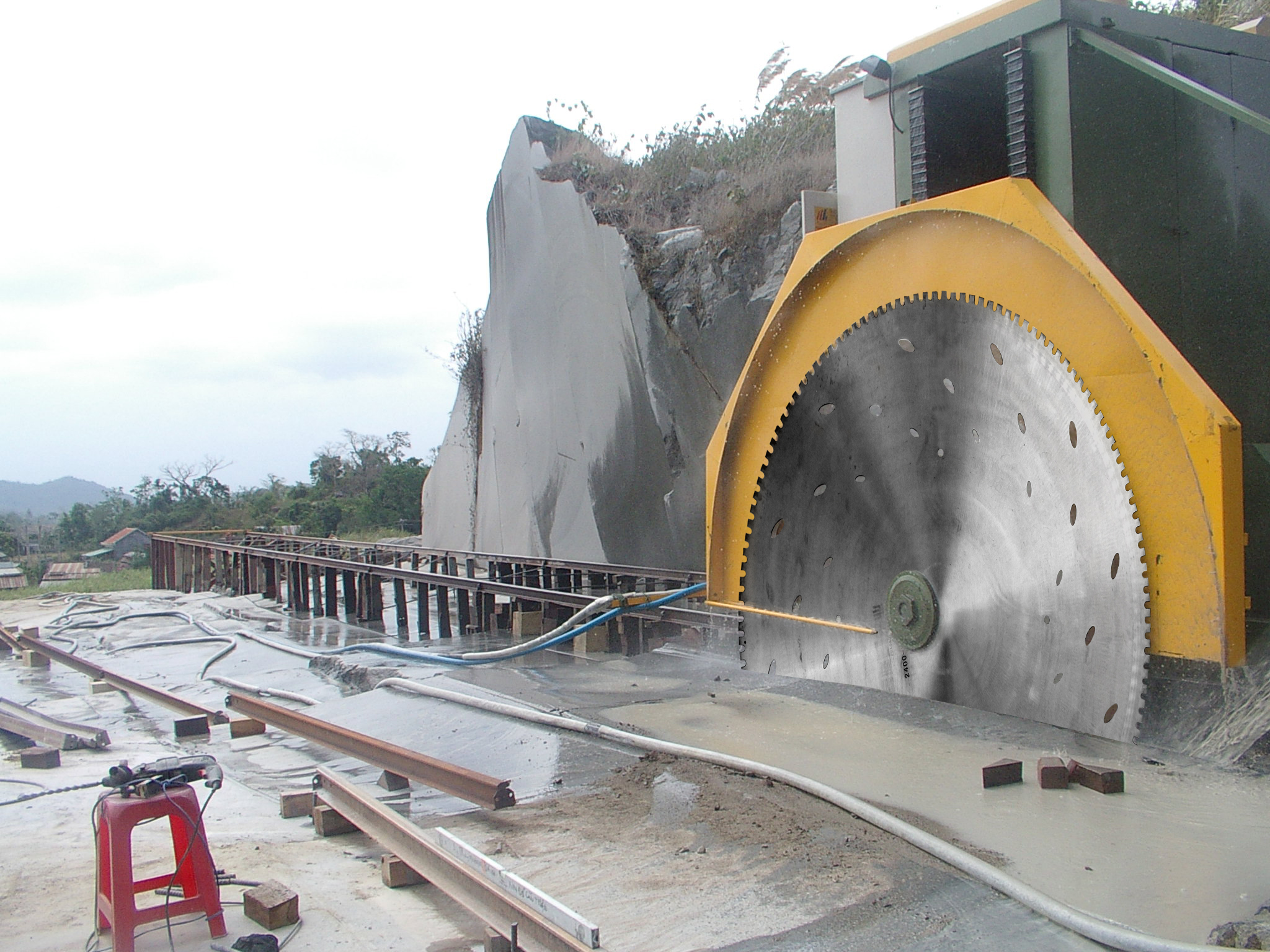 stone quarry cutting machine.jpg