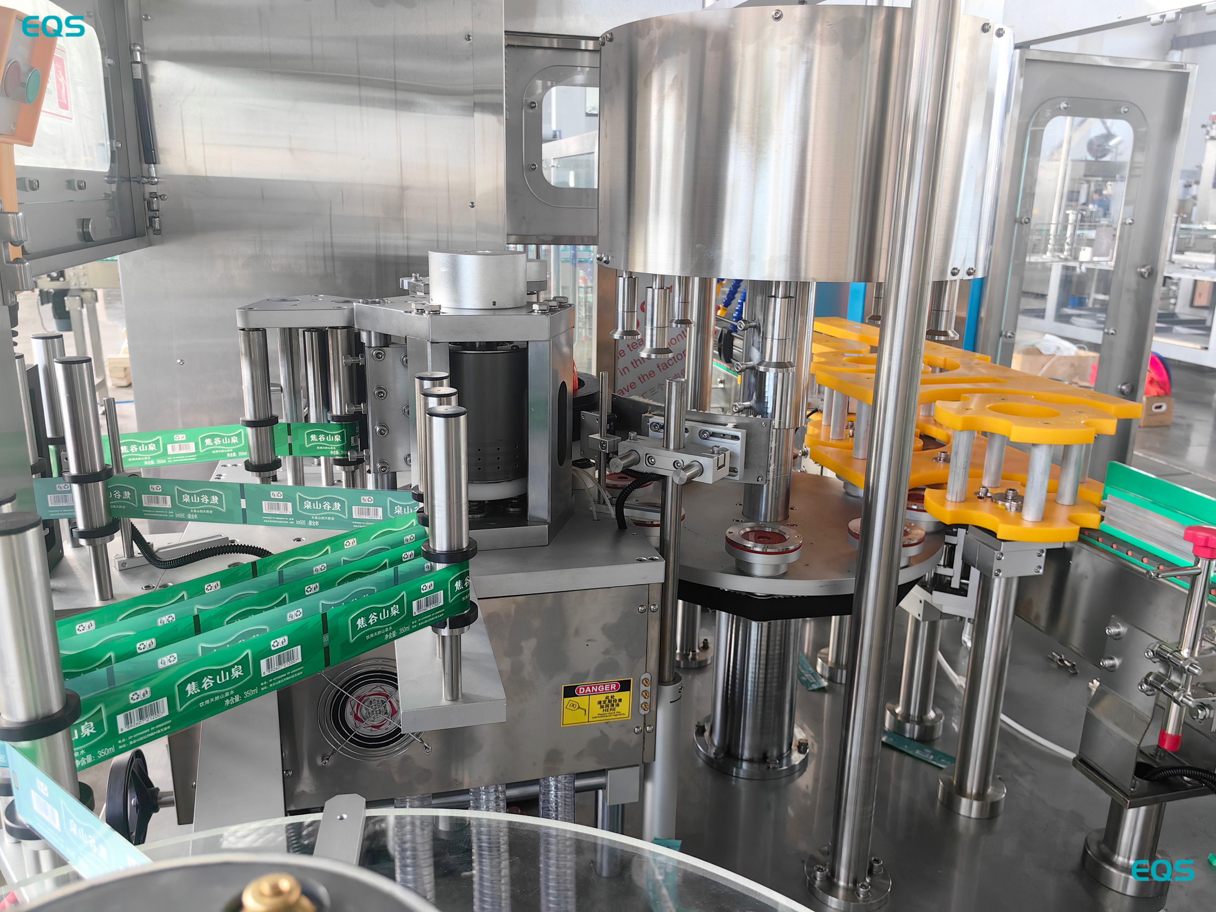 6000 BPH Hot Melt Glue Labeling Machine.jpg