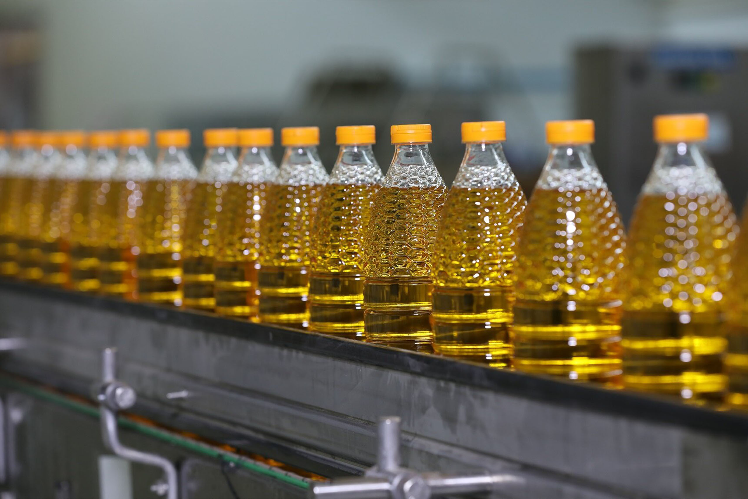 Which machine can make an oil bottle?