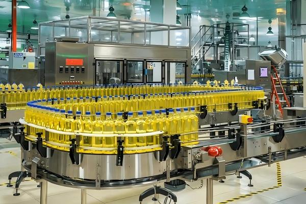 cooking-oil-sunflower-bottle-moving-600nw-2377979679(1).jpg
