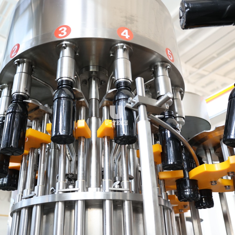What Features Make a Drink Bottling Machine Stand Out in the Market?