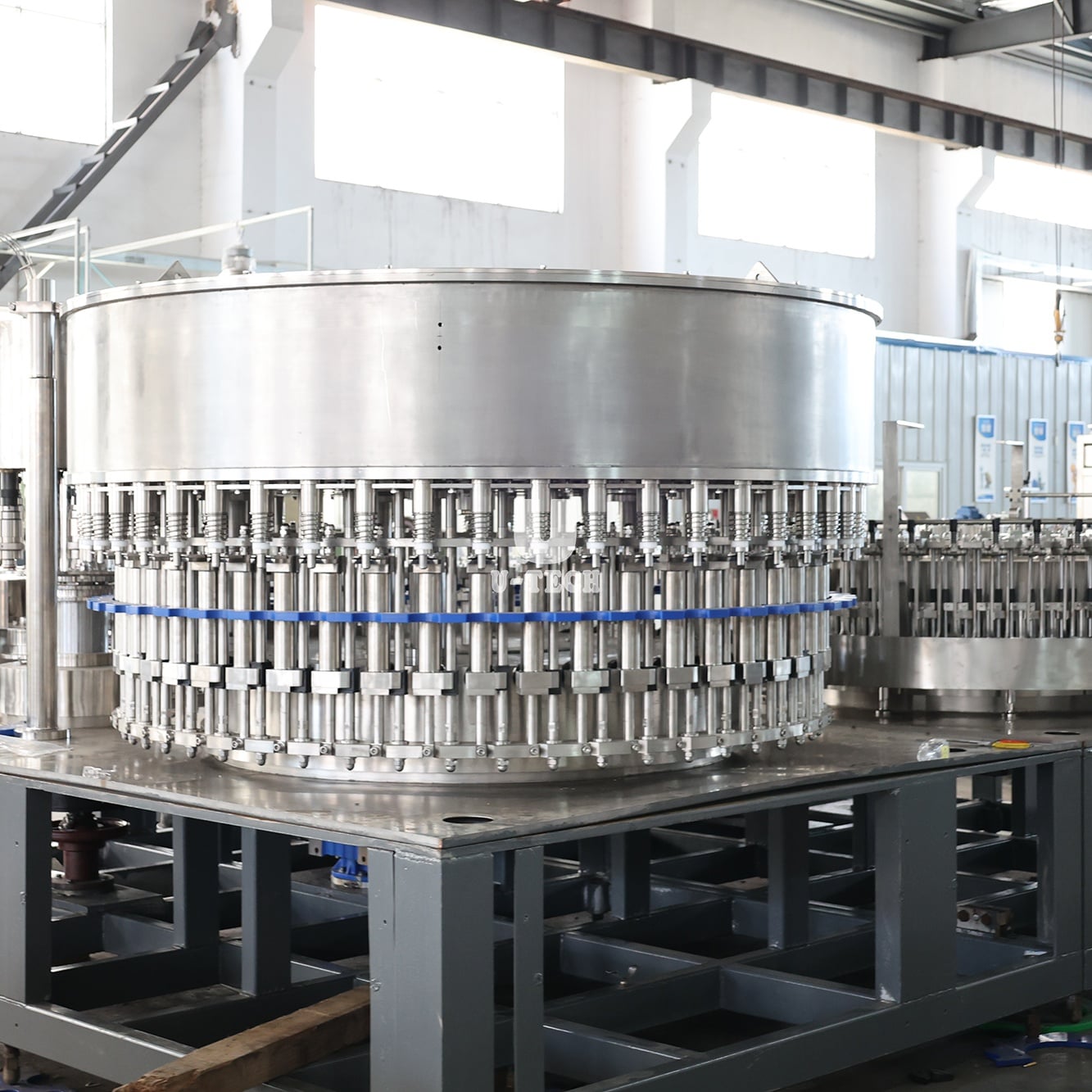 What Are the Key Features of an Efficient Filling Sealing Machine?