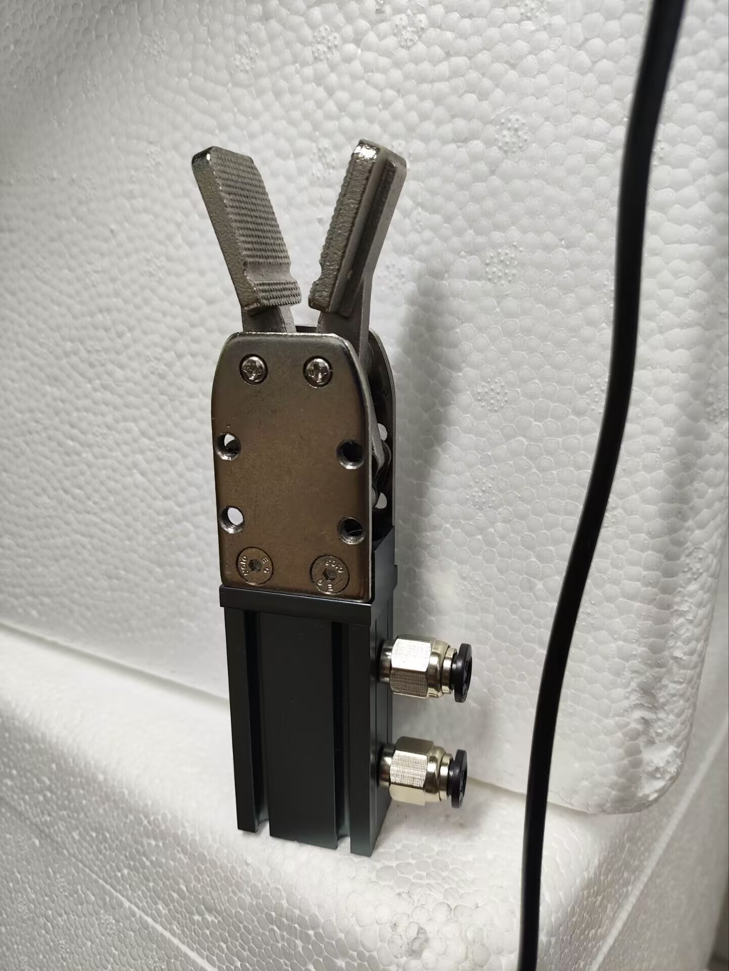 How to Choose the Right Pneumatic Clamps for Your Machining Needs?