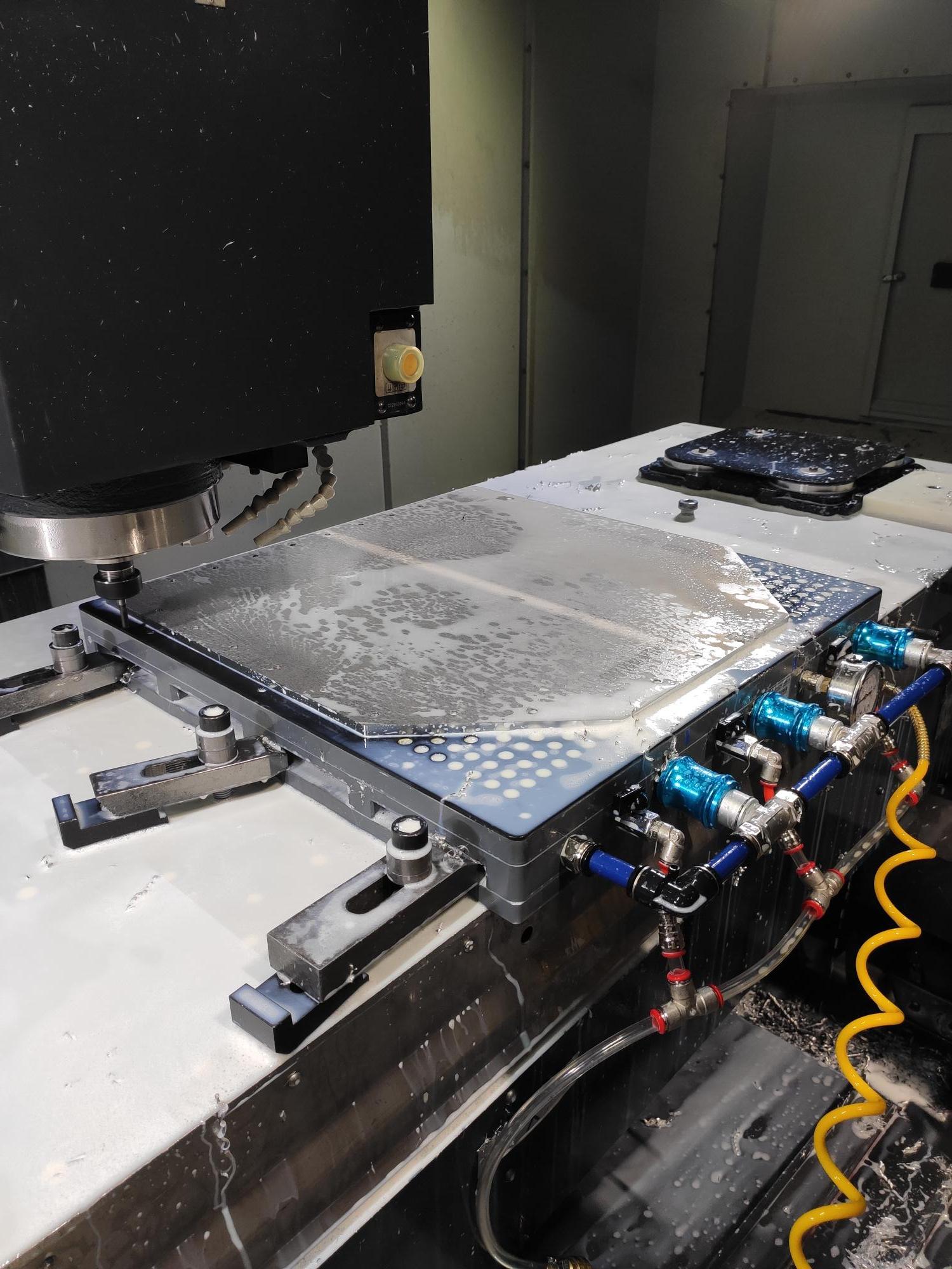 How Industrial Suction Cups Improve Safety in Metal Manufacturing
