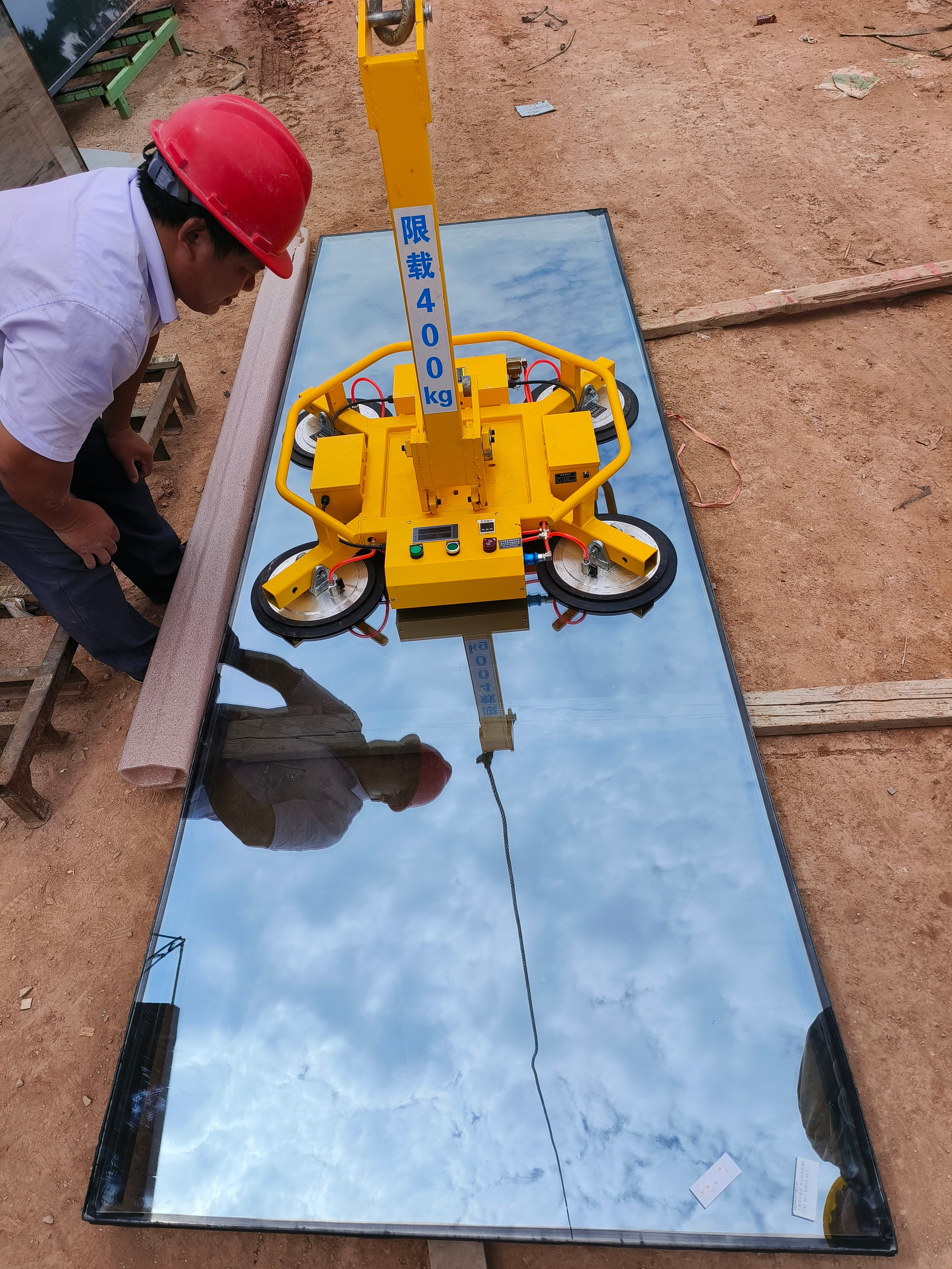 What Are the Key Features to Look for in a Heavy Duty Glass Suction Lifter?