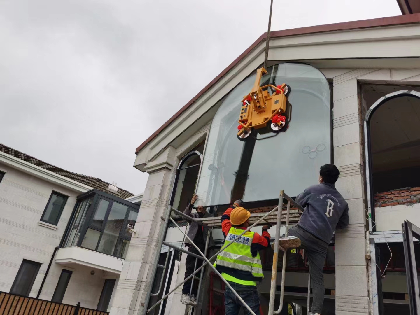 How to Maximize Productivity with Advanced Glass Vacuum Lifting Solutions
