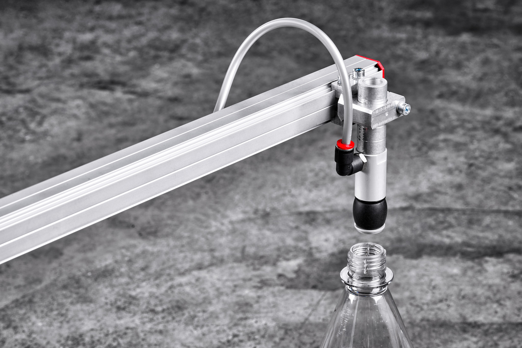 What Common Issues to Expect with Pneumatic Bottle Grippers?
