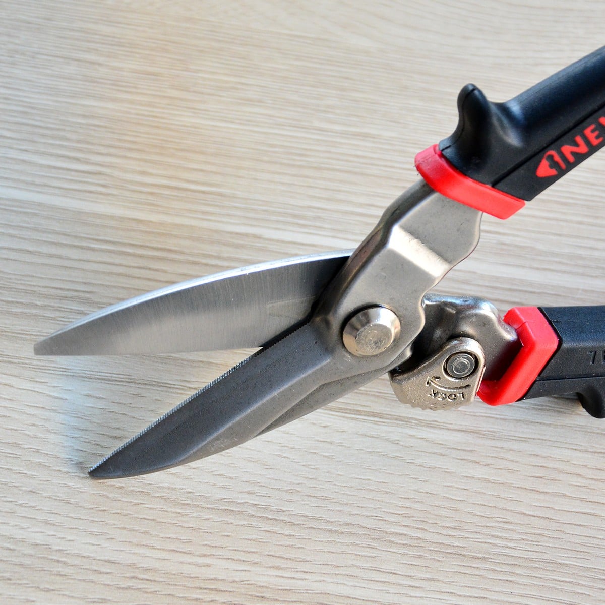 MULT-FUNCTIONAL SNIPS TX1010