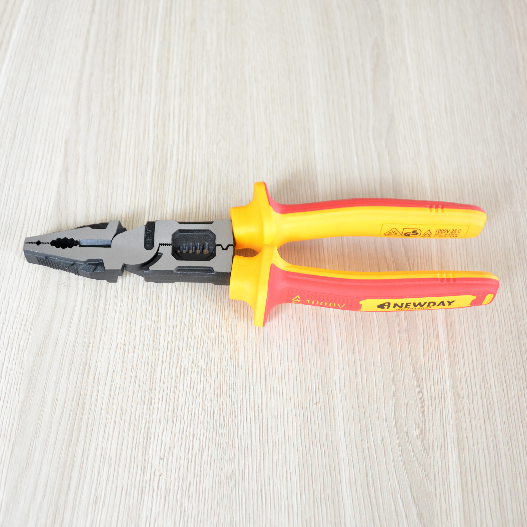 İzole edilmiş çok fonksiyonel yer örtüsü ((ND1015001)