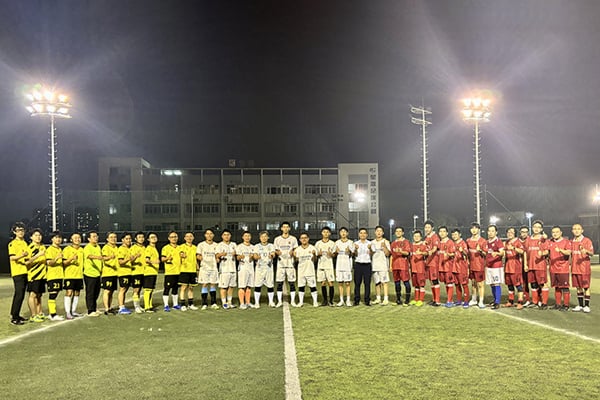 Le centre marketing a remporté la coupe de football d'automne de l'entreprise SUNZEE