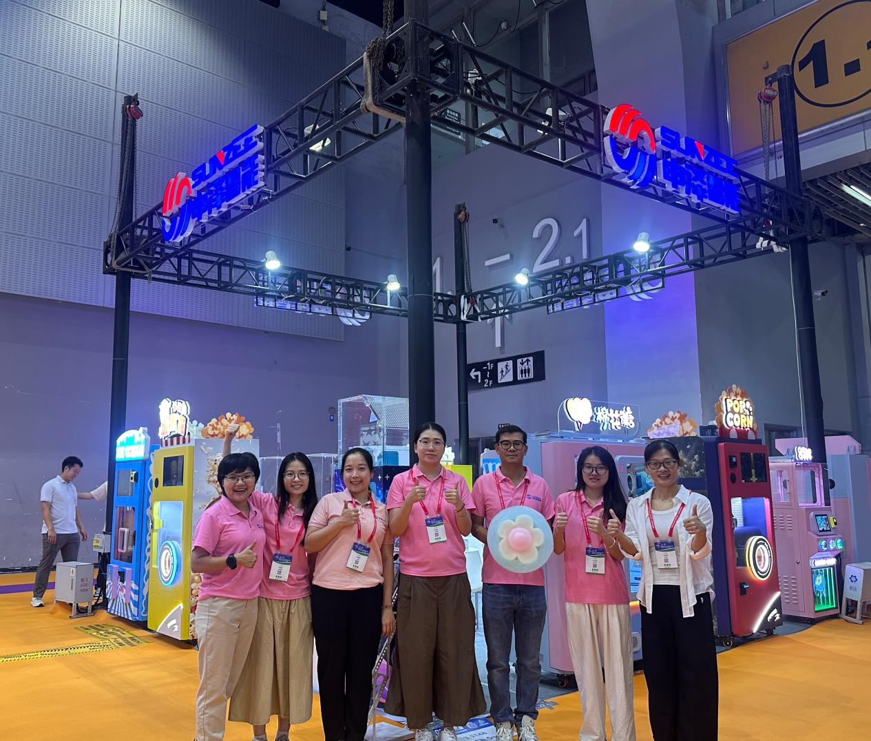 SUNZEE’s team in GTI Expo.png