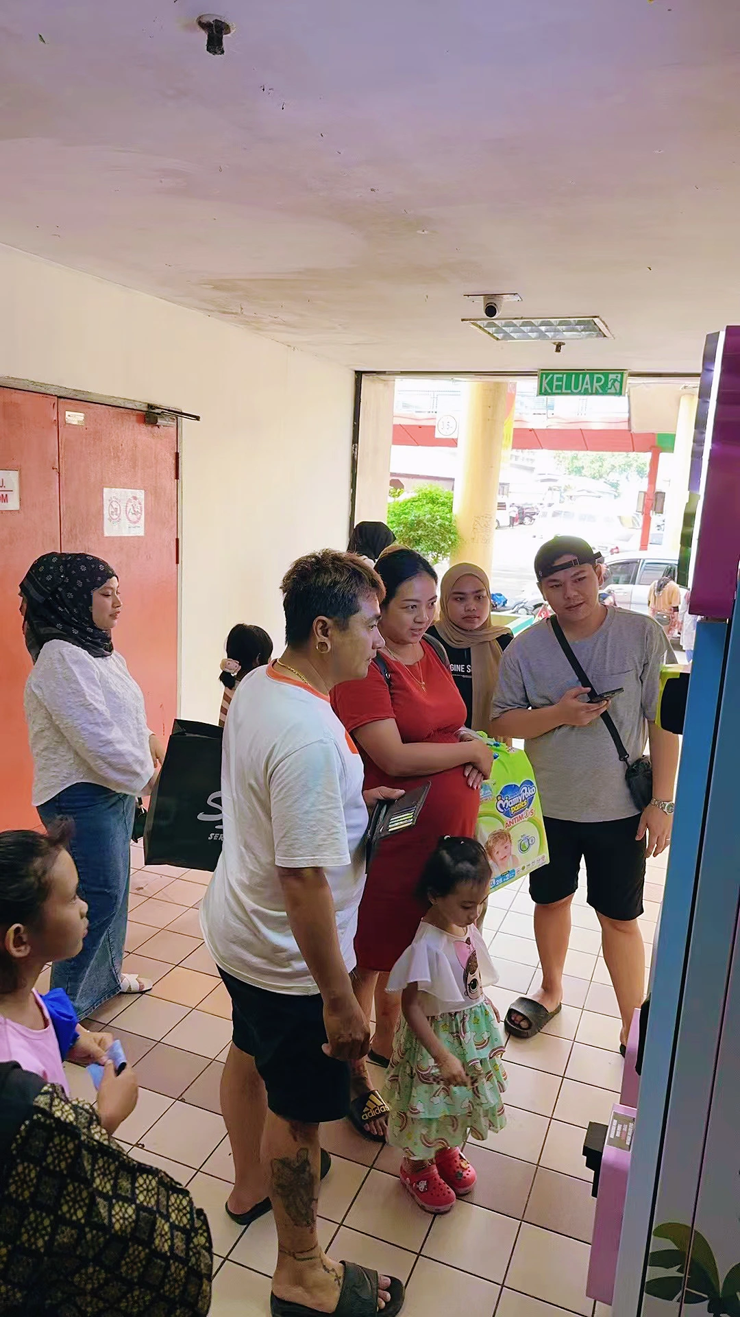 ice cream vending machine.webp