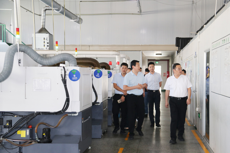 Leaders from Hefei Investment Company and Chaohu City visited Shanghai CareFix Medical 