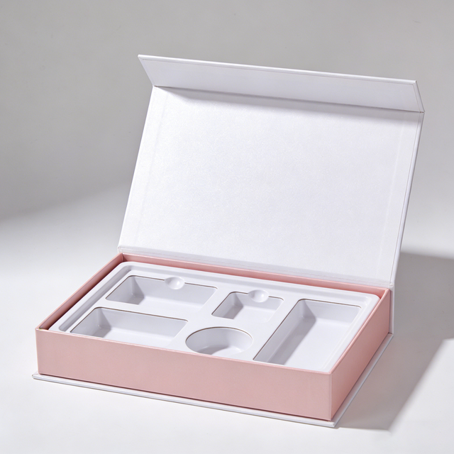 How to Customize Makeup Cosmetic Boxes to Stand Out in the Marke