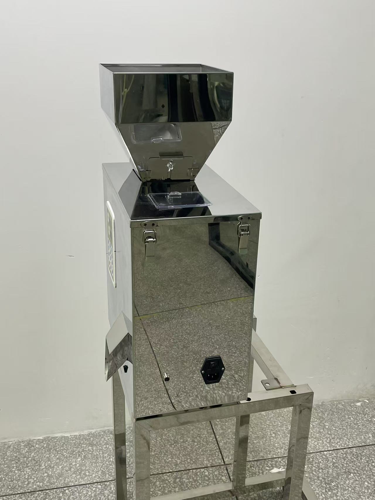 Efficient Manual Tea Bag Filling for Retailers