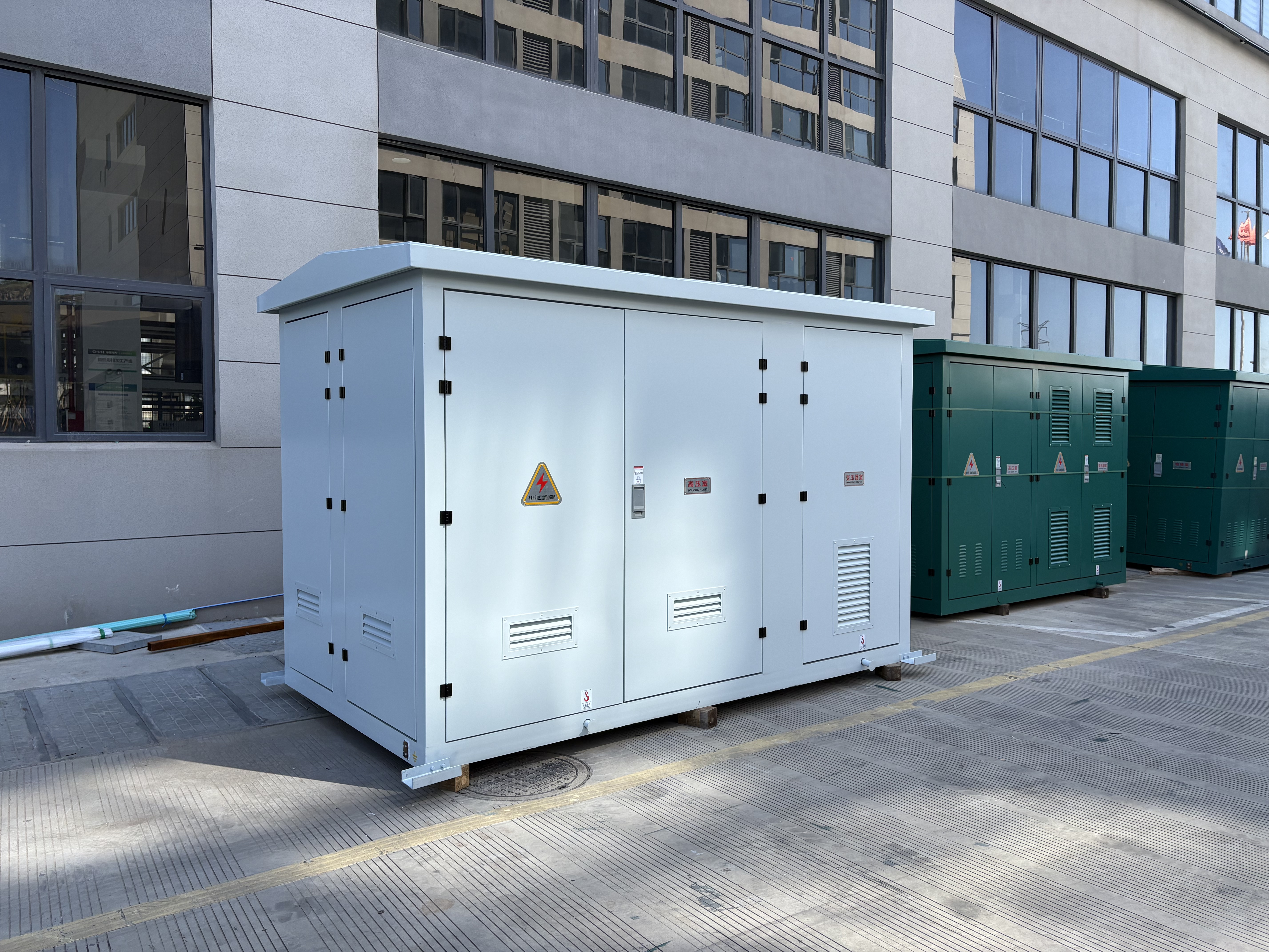 Redundant Power Pathways for Zero-Downtime Operations