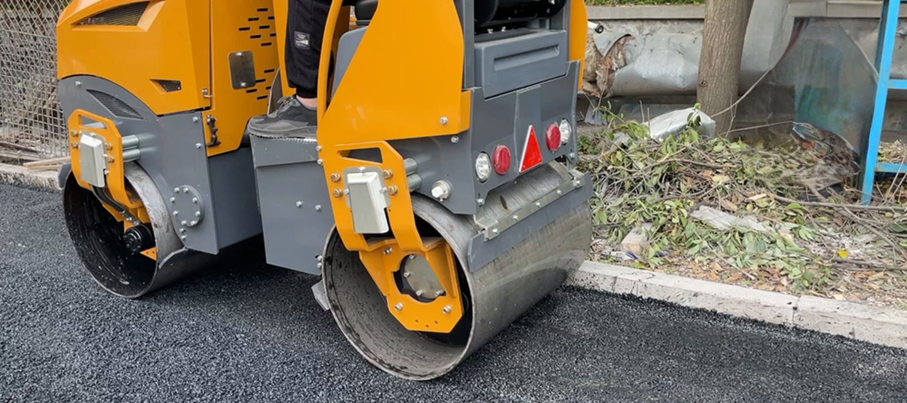 vibratory roller  13 ton  st1300-0