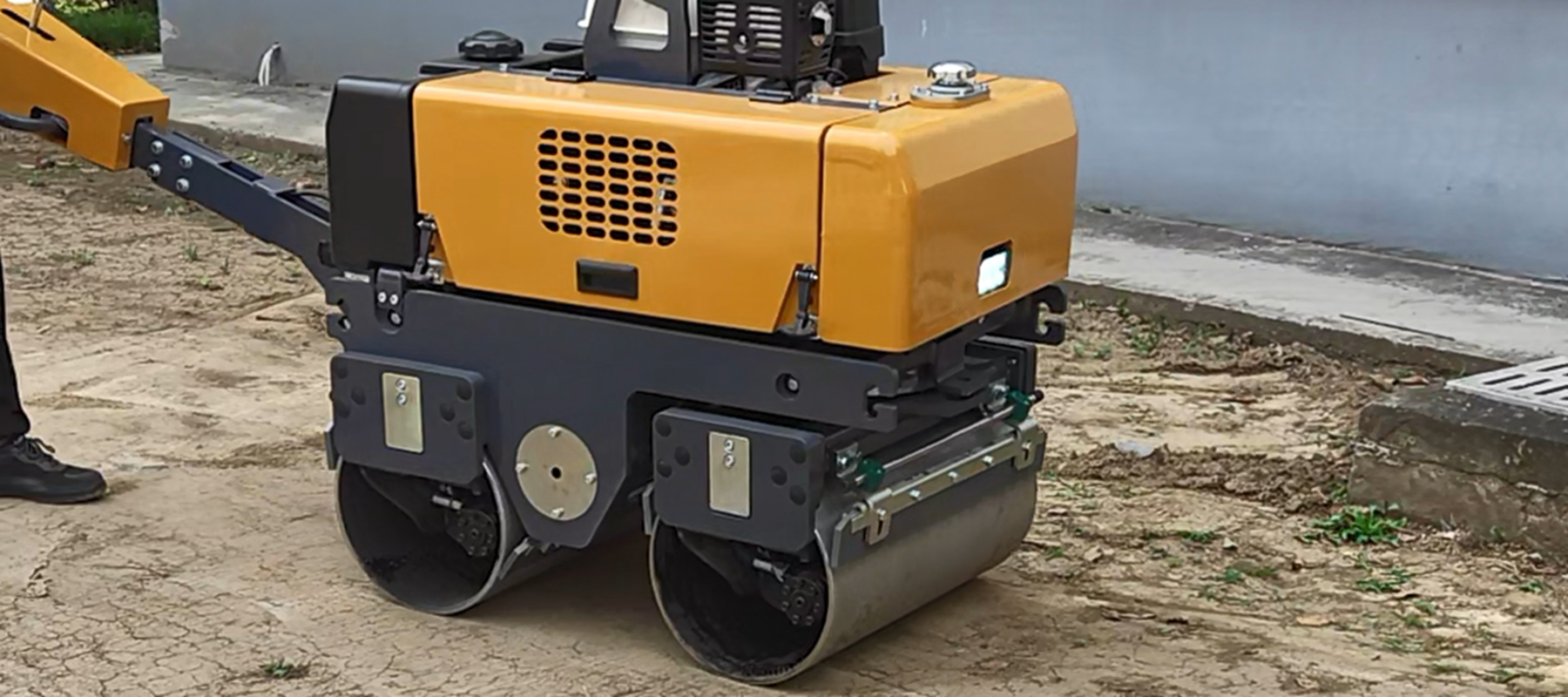 vibratory roller  800kg  svh80-1