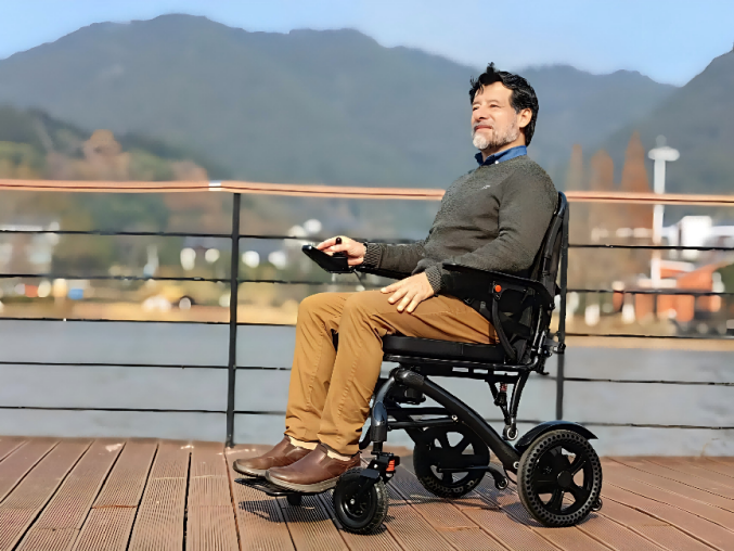 Baichen Electric Wheelchair Comprehensive Maintenance Guide: Differentiated Care for Carbon Fiber, Aluminum Alloy, and Iron Alloy Materials