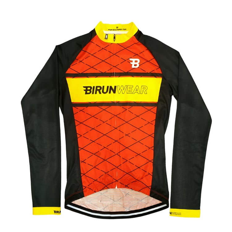 kit da ciclismo 72 con logo personalizzato in sublimazione, maglia e pantaloncini bermuda in poliestere 100%, include imbottitura confortevole