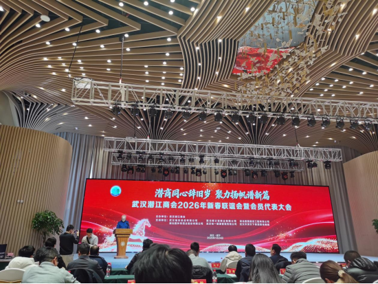 Gründer nimmt an der Frühjahrsgala der Wuhan Qianjiang Handelskammer 2026 teil