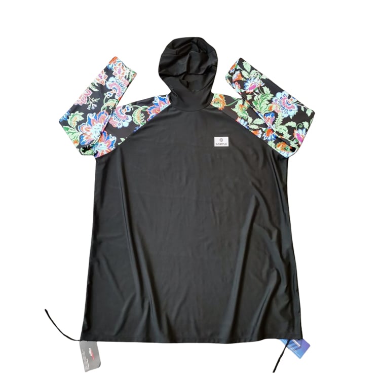 top da nuoto corto da donna in stile rash guard, in tessuto resistente ai raggi UV con comfort delicato sulla pelle, elegante e funzionale per indossare in spiaggia, in piscina o per nuoto attivo