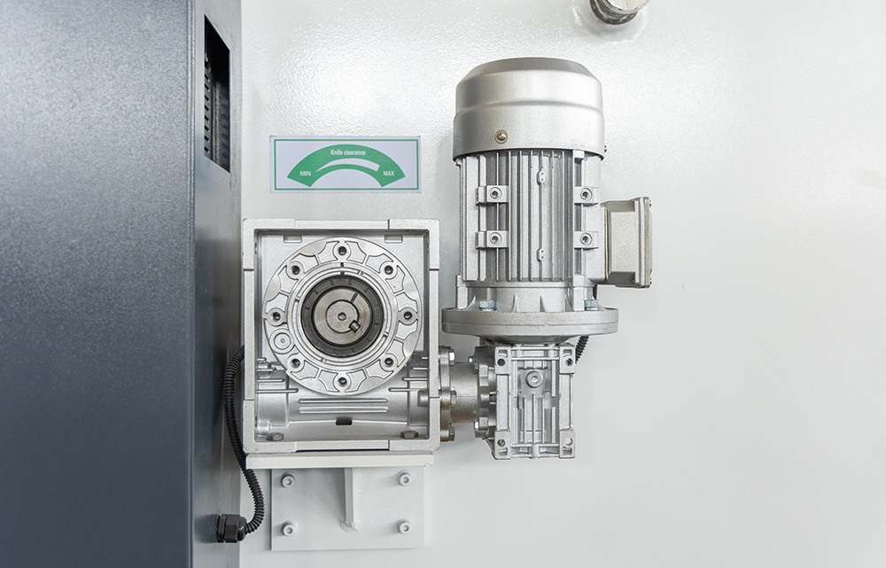 8-Motorized-Blade-Clearance-adjustment.png